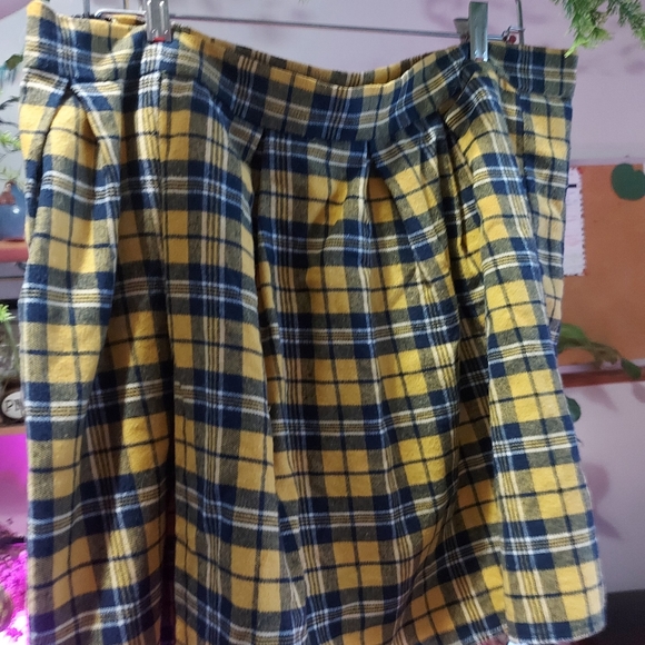 Yellow plaid skirt - Picture 2 of 2